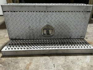 2000 FREIGHTLINER FLD Battery Box