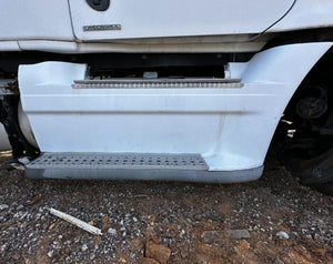 2010 FREIGHTLINER CASCADIA 125 Side Fairing Cab Extender