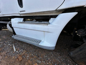 2010 FREIGHTLINER CASCADIA 125 Side Fairing Cab Extender