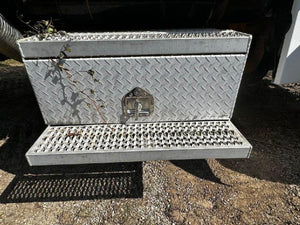 2007 PETERBILT 379 ULTRACAB Battery Box