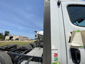 2017 FREIGHTLINER CASCADIA Side Fairing Cab Extender