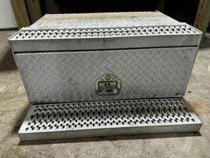 2000 FREIGHTLINER FLD Battery Box